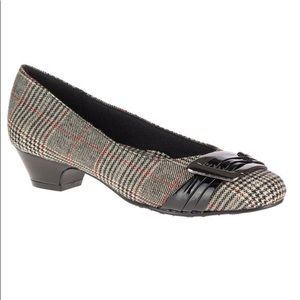 Hush Puppies Black Pleats Be With You Pump - Women’s Size 8.5